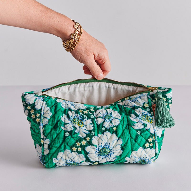 Tumbling Flowers Green Velvet Toiletry Bag One Size
